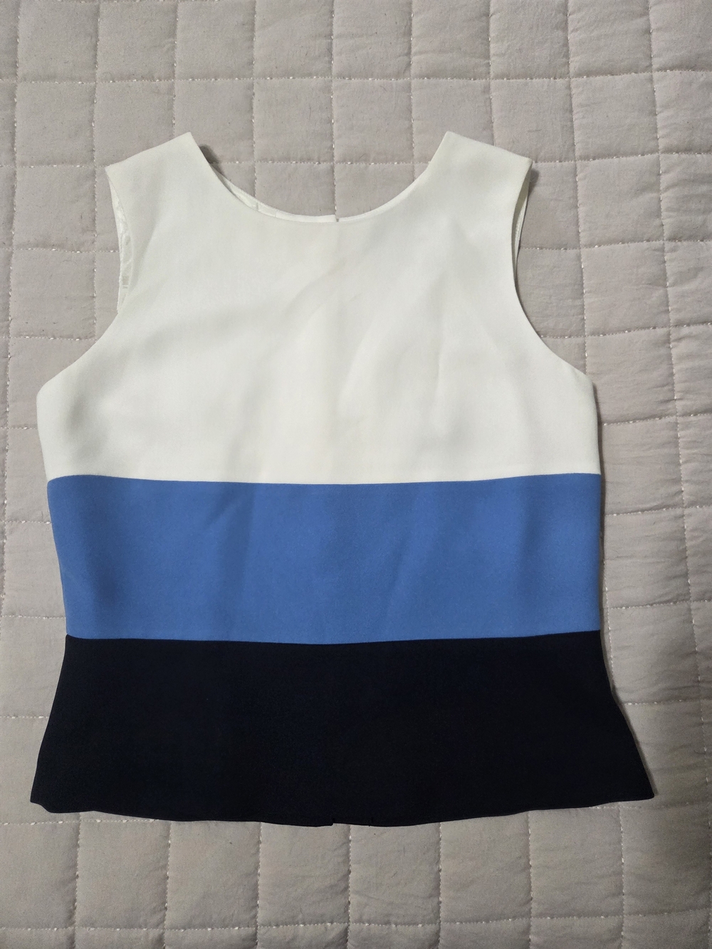 Casual Corner White Blue Black Sleeveless Colorblock Shell